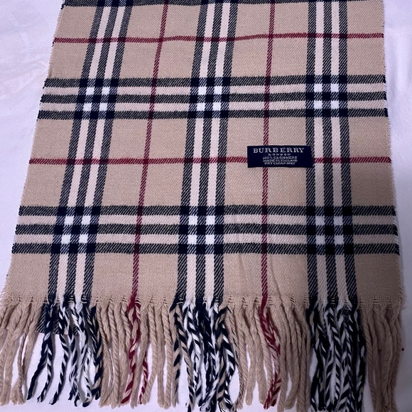 Burberry 100% Cashmere Scarf - Picture 5 of 6